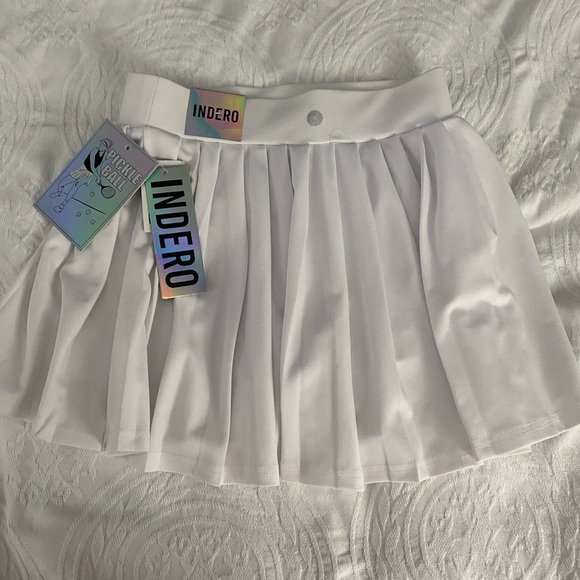 NWT White Pleated Skort size M - Picture 2 of 5